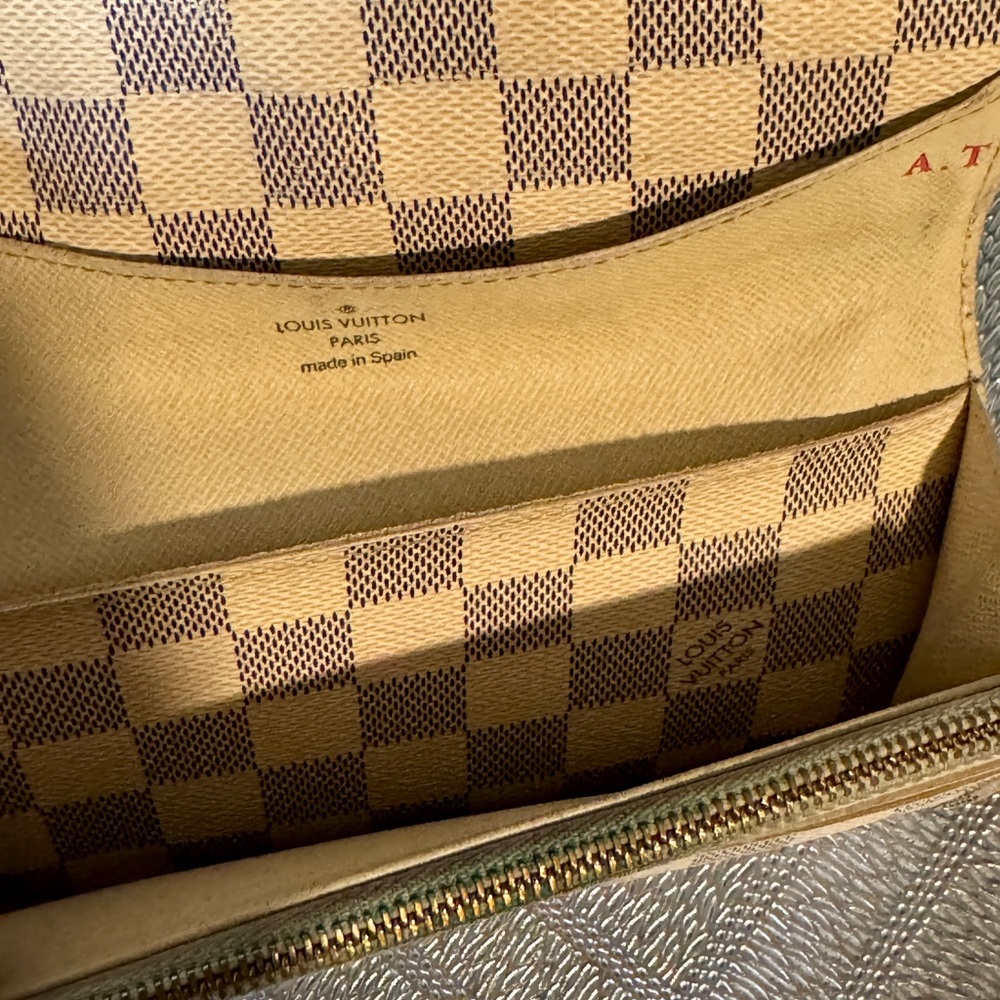 Louis Vuitton Damier Bifold Checkered Clutch - Picture 6 of 16